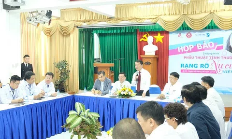 “Rạng rỡ nụ cười Việt Nam” tiếp tục đem lại nụ cười tự tin cho trẻ em kém may mắn